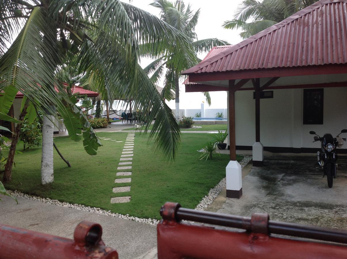 Bamboo Beachhouse Dormitory Garcia Hernandez Exterior foto